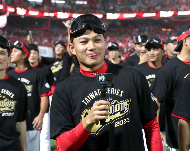 中职》「没他们就没现在的我」 徐若熙想把奖献给防护团队跟叶总