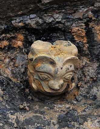 新華社》湖北葉家山最大古墓隨葬青銅器首次整體亮相