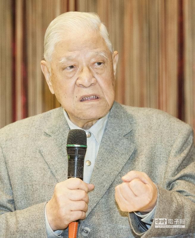 涉國安密帳案，台北地院判決李登輝無罪，同案被告劉泰英被判2年8個月，褫奪公權3年，李登輝稍晚出面說明自己對這次判決的心情。（鄭任南攝）