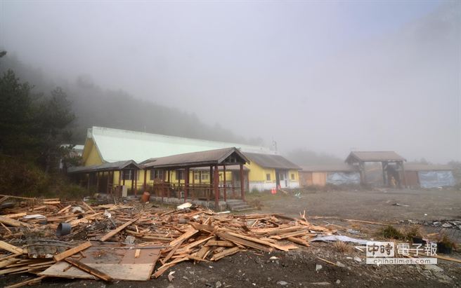 埡口山莊部份建築已經拆除，預先為歸還準備。（黃力勉攝）