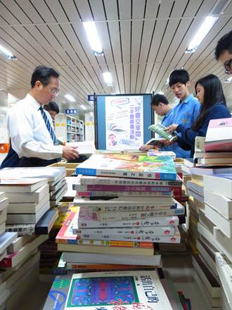 竹林中學師生 30天捐556冊二手書