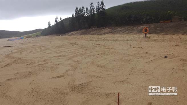 環保署指出，目前澎湖嵵裡沙灘已無任何人工建築物。(照片：環保署提供)