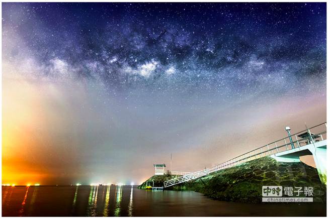 新加坡攝影師研發拍攝城市星空的攝影術。（圖／justinngphoto.com）