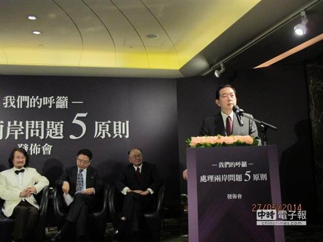 海基会前副董事长焦仁和也出席「我们的呼吁」记者会，他在致词时表示，两岸迈入新阶段，对于施明德提出的５原则由衷支持。（徐尚礼摄）