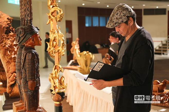 裕隆汽車公司舉辦17年木雕創作金質獎，對提升木雕藝術創作功不可沒。（裕隆公司提供）