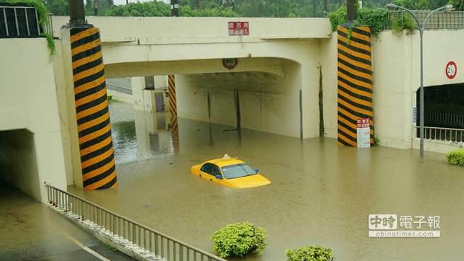 台南安南區淹水小黃遭滅頂 社會 中時