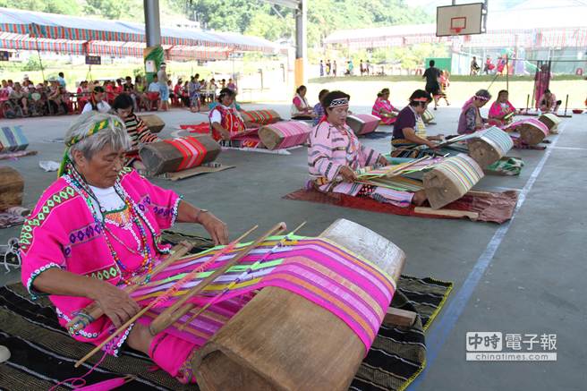 部落展示傳統編織文化。（楊漢聲攝）