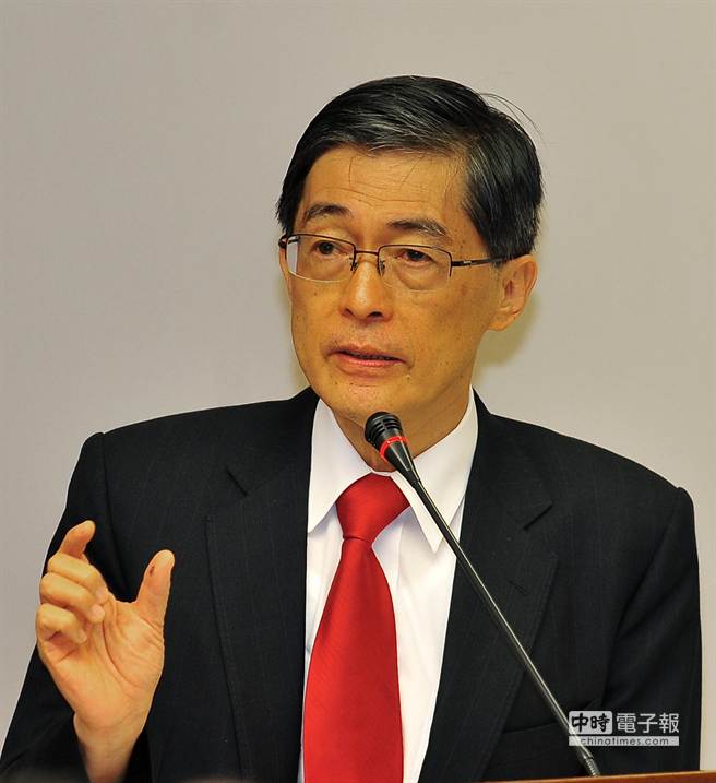 環保署署長魏國彥上任出訪適當性的議題22日再次成為立院社福委員會立委質詢焦點。針對立委質疑首長考察時機點等問題，魏國彥答詢表示，他是以署長身分執行任務，強調完全無失當之處。（劉宗龍攝）