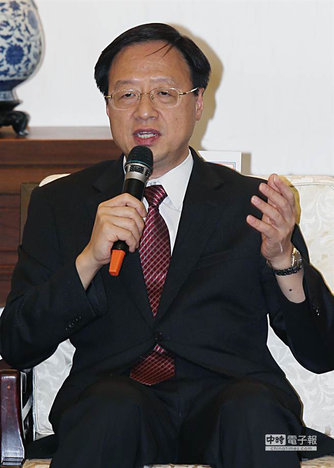 對於黑心油事件，江宜樺感嘆「台灣怎麼會變成這個樣子？」、「這麼多企業家的良心到哪裏去了？」。（姚志平攝）