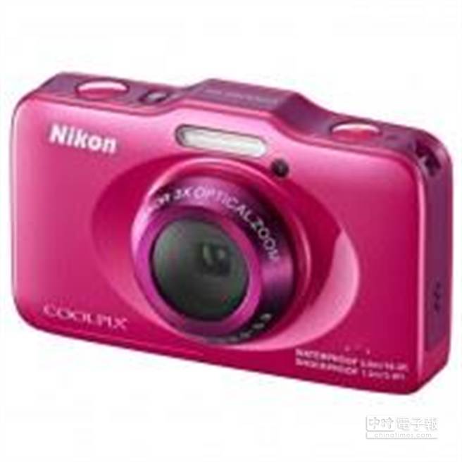 家樂福將Nikon Coolpix S31數位相機，殺到1900元。(業者提供)