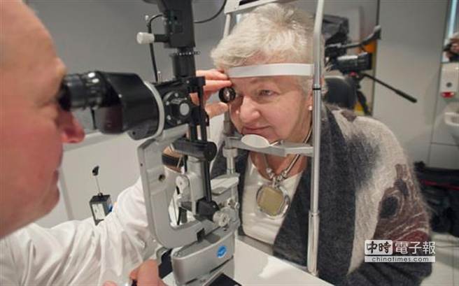 植入式隱形眼鏡「Tecnis」，只需一次手術，便能解決白內障、散光、遠視及近視等因老化或其它原因導致的視力問題。(摘自中新網)