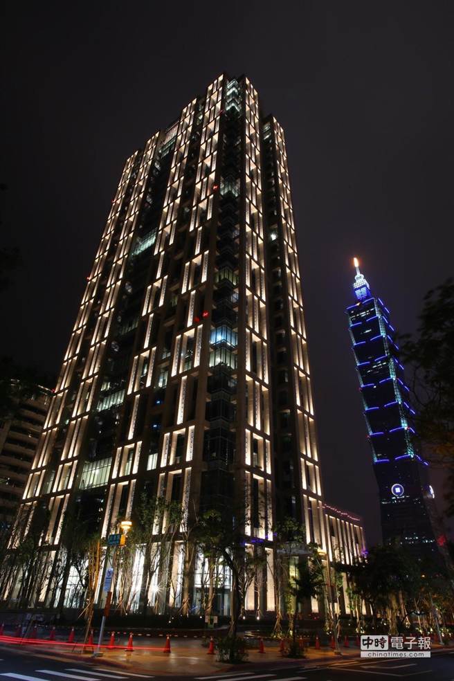 華南銀行位於台北市信義區的全新總行大樓，與台北101相當靠近，可就近觀看跨年煙火。 (圖：業者提供)