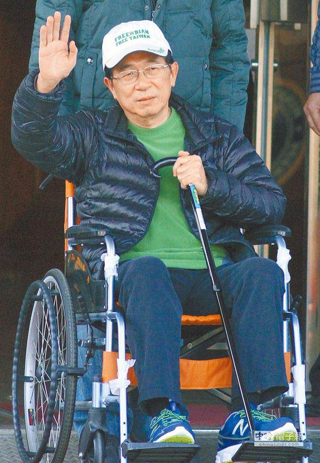 月初才保外就醫的前總統陳水扁，今又因協助陳敏薰取得台北101董事長職務，被台北地檢署將扁依洗錢罪起訴。（資料照片 范揚光攝）