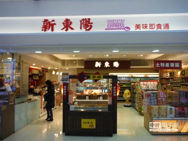 北市衛生局稽查豆製品，發現新東陽國道客運京站門市部販賣的香辣豆干含有含有致癌物二甲基黃，已要求業者將產品下架、回收。（衛生局提供）