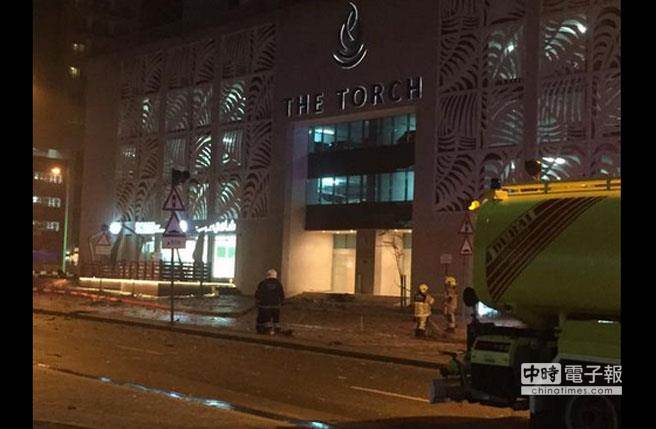 杜拜火炬摩天大樓驚傳火警，警消人員趕赴現場救援。(圖摘自 twitter)