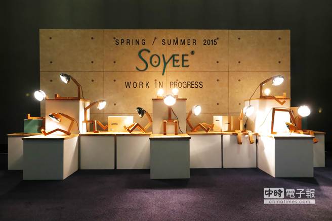 威秀影城首次與手工設計燈具品牌Soyee異業合作，在台中新時代威秀影城4樓大廳進行快閃店鋪陳列。（圖／業者提供）