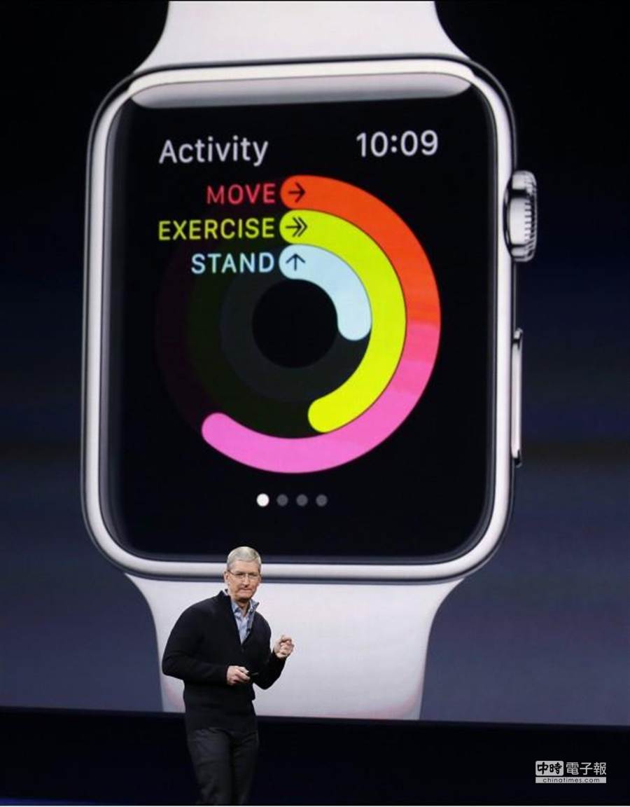 蘋果CEO庫克在發表會上介紹Apple Watch。（美聯社）