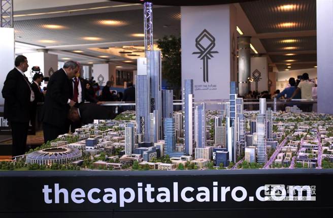 埃及為解決開羅人口膨脹問題，計畫在5至7年內打造可容納500萬人口的新首都。（美聯社）