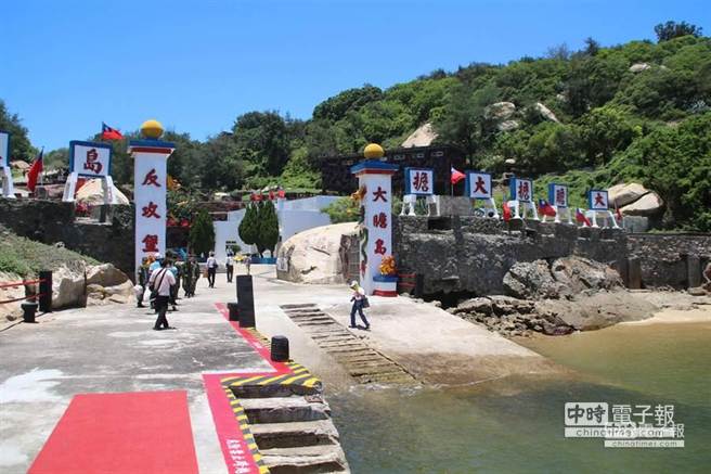 披著神秘面紗的大、二膽島，將於今年7月試營運觀光。（李金生攝）