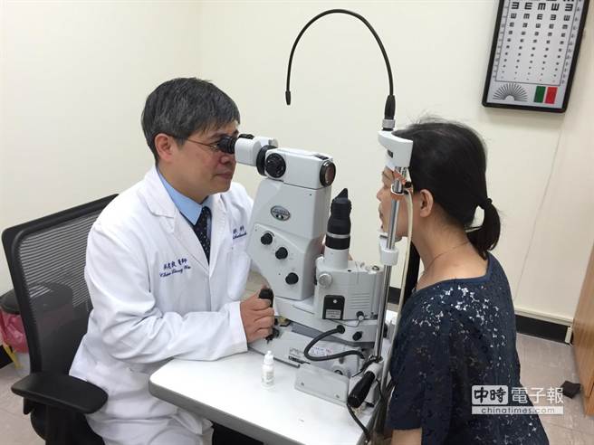 即便是接受過近視雷射手術的高度近視患者，也要定期至醫院接受追蹤，避免白內障早發而不自知。（陳瑄喻攝）