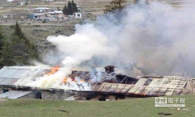 直升机坠毁在巴基斯坦北部Naltar。（取自推特）