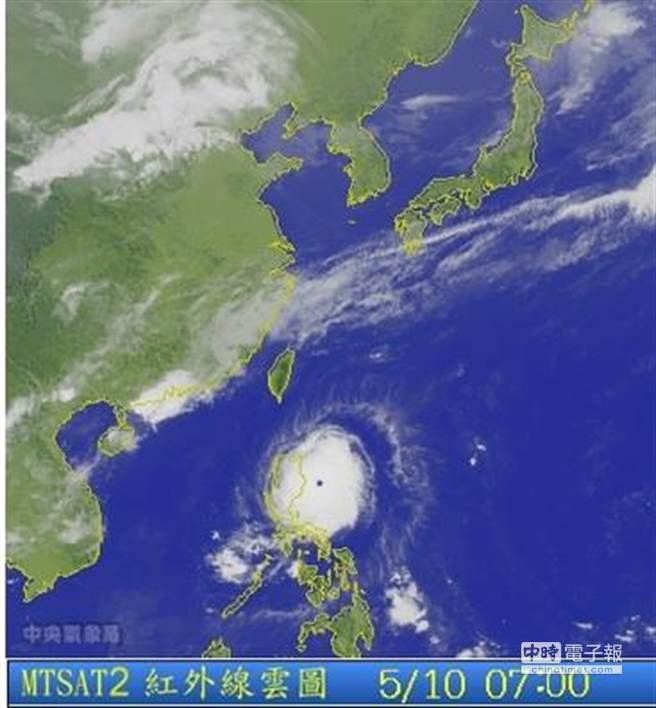 氣象局預計在上午8時30分針對巴士海峽發布海上颱風警報。(取自氣象局網站)