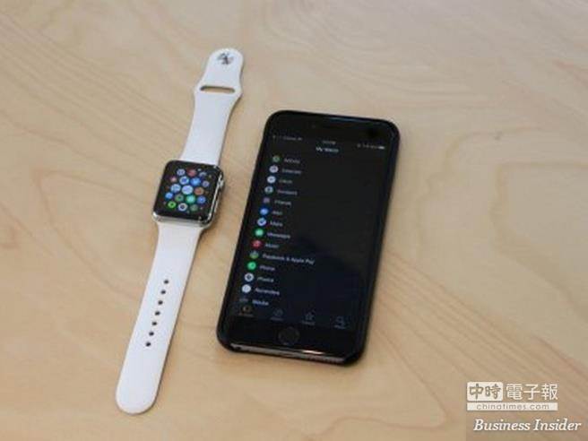 Handoff功能可讓Apple Watch與iPhone、iPad無縫連接，受到果粉喜愛。(圖片來源：BusinessInsider)