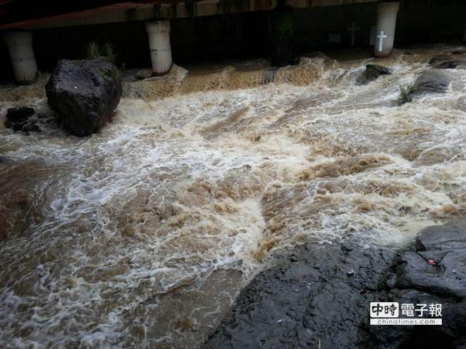 北市外双溪30年因为工人便宜行事，未预警泄洪，夺走15名师生性命。（中时资料照）