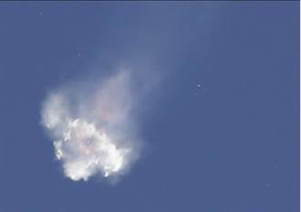 SpaceX火箭升空後爆炸解體