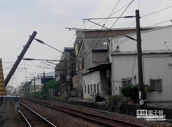 卡車肇禍致台鐵電車線斷高雄台南間大誤點 生活 中時