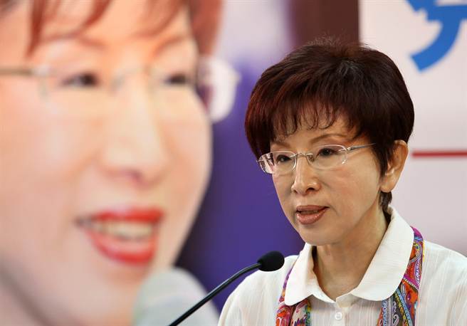 國民黨總統參選人洪秀柱（如圖）13日在台北競選辦公室舉行「秀柱挺三柱」政策記者會，她表示若當選便要終結過勞警消、流浪教師、血汗護理師等3大問題。（王錦河攝）