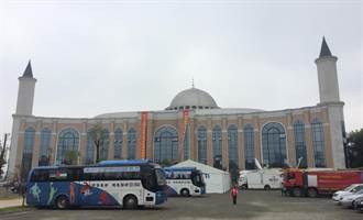 男籃亞錦賽主場館 外觀超像清真寺