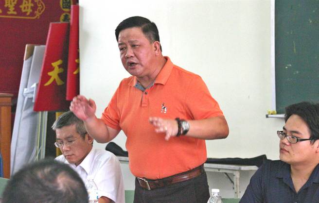 ▲埔里镇长周义雄为了强化沟通协调，让镇民了解施政状况，镇民郄无法相互包容，在说明会中也大动肝火。（杨树煌摄）