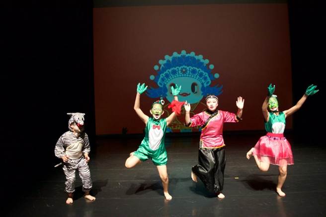 台灣第1部本土兒童音樂劇《鯽仔魚欲娶某》，將由33位嘉義縣梅北國小學童及音樂家簡上仁一起用福佬語演出。（陳俞霈攝）