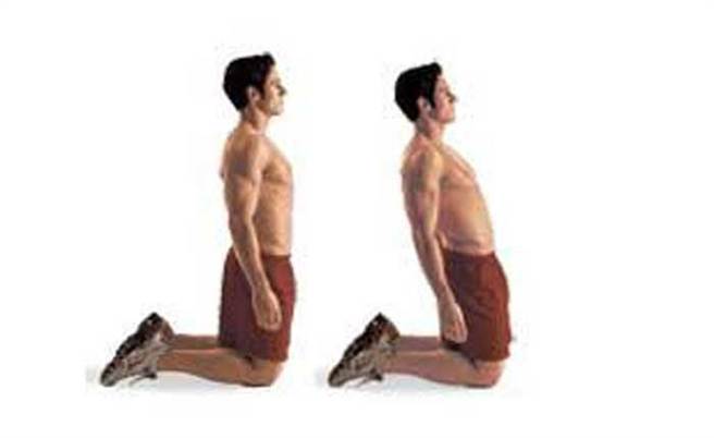 1. 跪地挺身（图／全球健身中心）