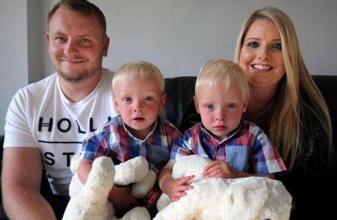 醫生告訴這對夫妻驚人的消息。（圖／育兒小百科）