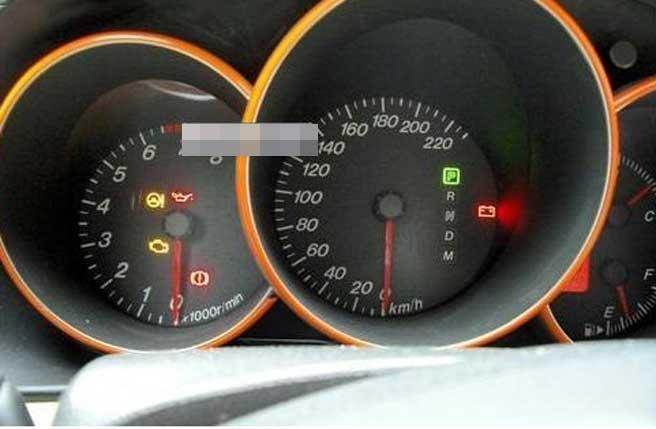 汽車加速時機油壓力指示燈會點亮。（圖／汽車大師）