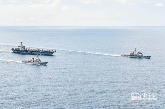 美軍航母率兩艘神盾艦，在南海附近巡航。（中新網資料照）