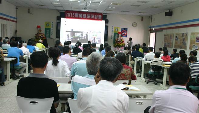 ▲2015國蘭產業研討會今天在埔里鎮農會舉行，有百餘人參與。（楊樹煌攝）