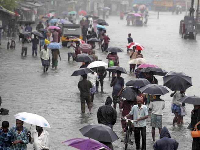 印度清奈大雨，造成超過20萬人撤離家園。(取自印度斯坦時報)