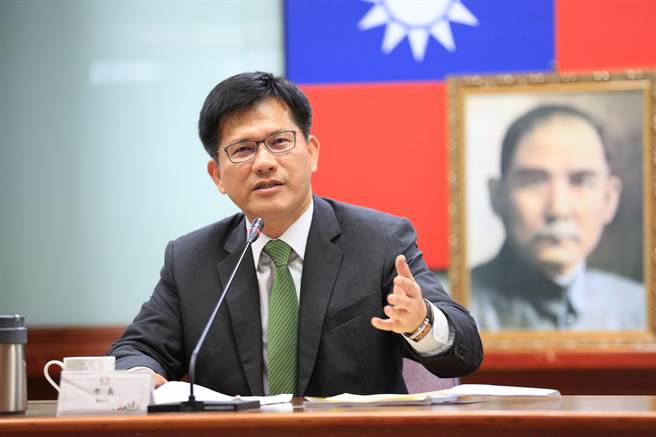 台中市長林佳龍林佳龍呼籲環保署，盡速公告台中為PM2.5三級空汙防制區及中部空品區總量管制區。（盧金足攝）