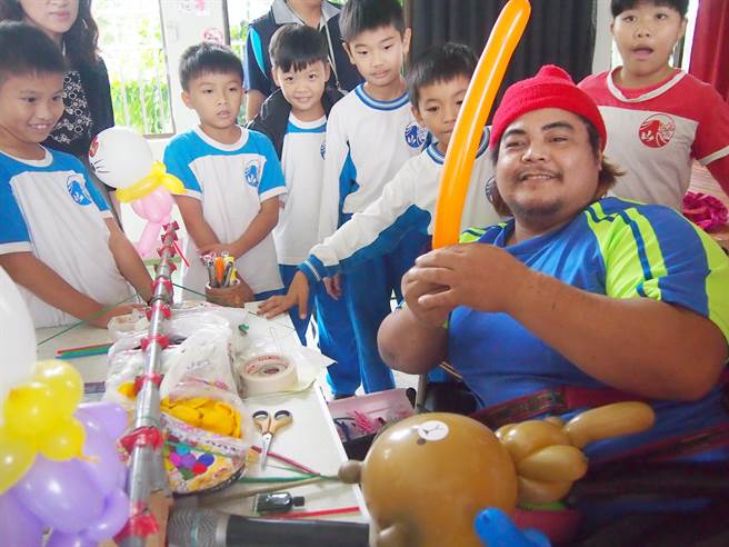 半身天使 受邀與赤山國小生分享生命歷程 生活 中時