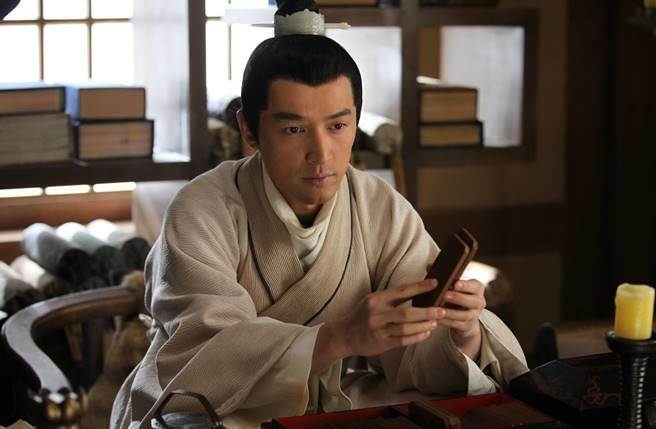 胡歌因《瑯琊榜》人氣再次爆紅，他更獲選「地球最美50人」冠軍！（圖／華視）