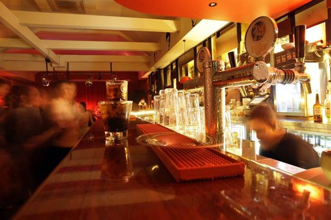 2008年10月24日，雪梨國王十字區一間酒吧。（圖／美聯社）