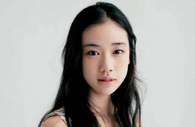 色翁见高中女学生神似日本女星苍井优，强拉手同居当女友遭起诉，并建请法院加重量刑。(图/取自日网)