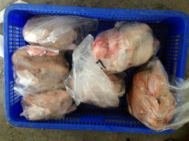 国兴鲜公司涉嫌将逾期鸡肉窜改标籤后贩售。（林和生翻摄）