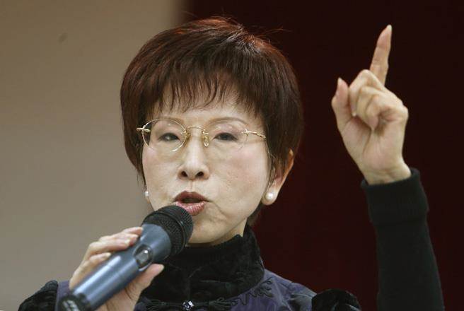 民进党立委提案废除国父遗像，前立法院副院长洪秀柱22日反批，不认自家祖宗牌位，自己怎么来的、家怎么形成的通通不管，这样合适吗？(资料照片，范扬光摄)
