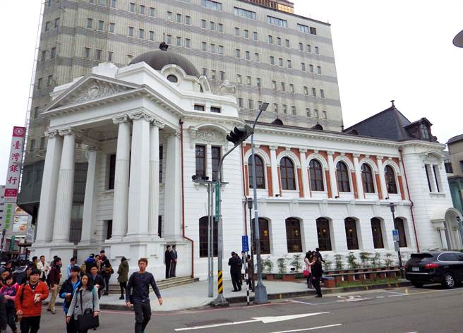 建於1911年的台中市役所，是台中地區第一座鋼筋混凝土建築。（陳界良攝）