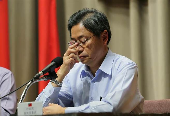 憲兵爆出搜索民宅爭議，行政院長張善政7日中午召開臨時記者會，他表示，本案因已由北檢偵辦，為顧及辦案公正，軍方知情主官應暫時調離現職。（黃世麒攝）