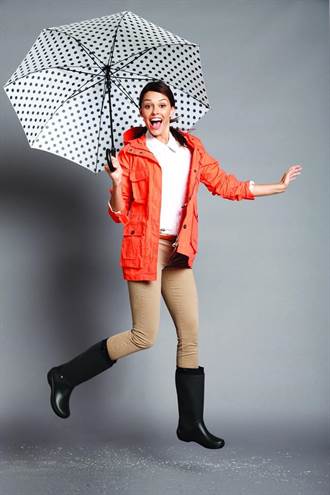 Crocs卡駱馳 軟膠雨靴 打造不『潮』又有型的雨天時尚